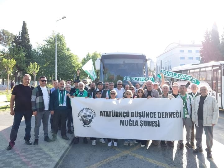 'Atatürk'ü Atatürk Stadı'na sokmadılar
