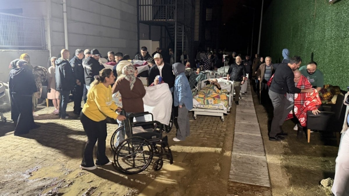 Düzce’de huzurevinde yangın: 54 kişi tahliye edildi