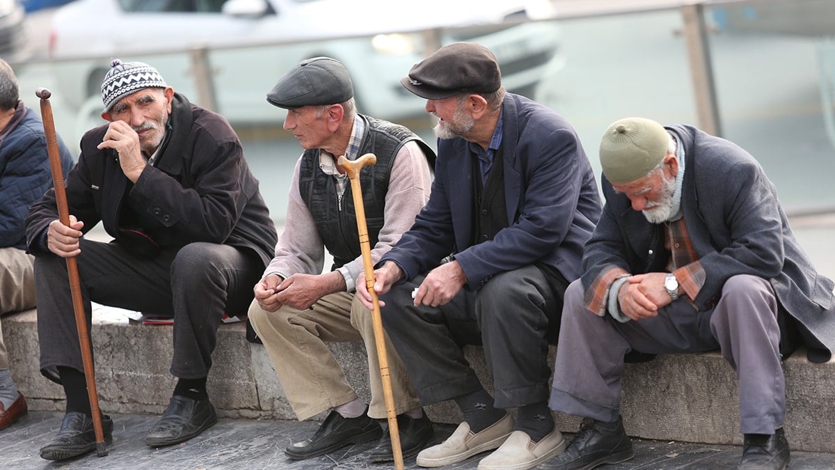 Emekliye zam için 1 milyon imza