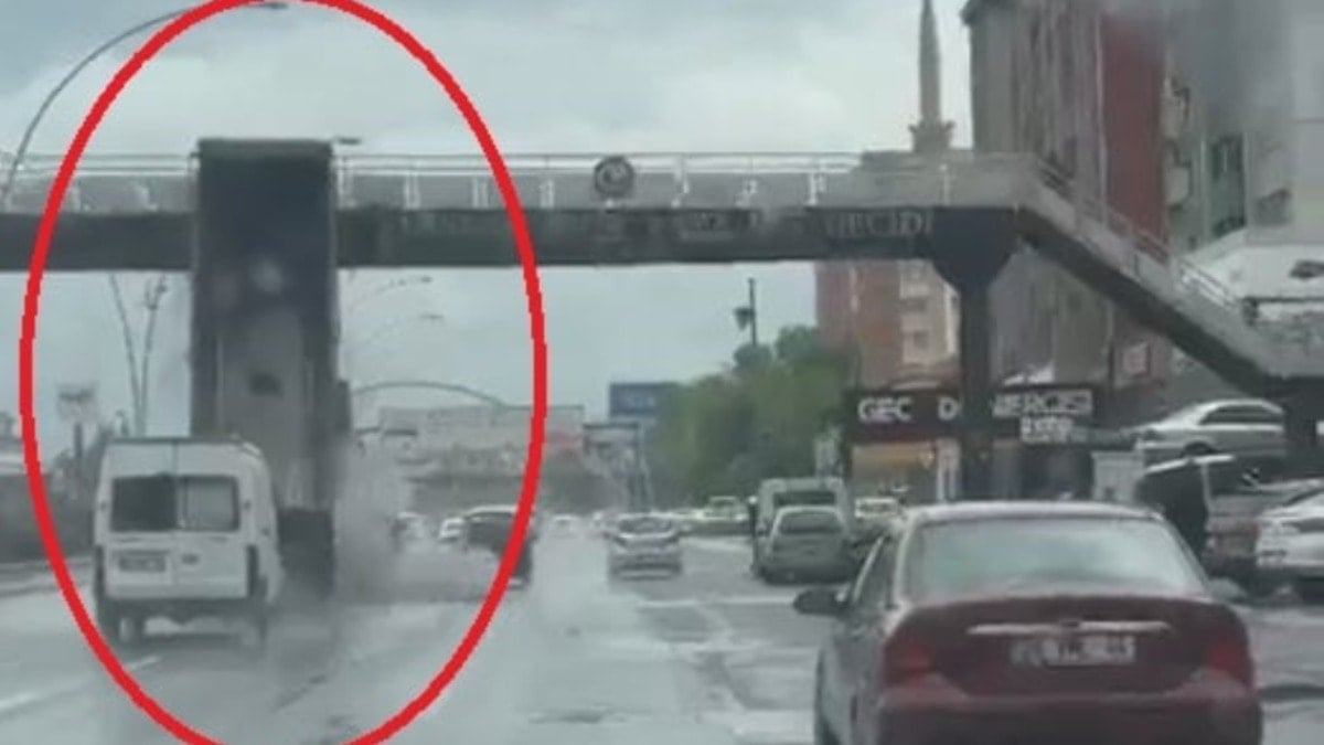 Ankara'da facia anları! Üst geçidi yıktı geçti