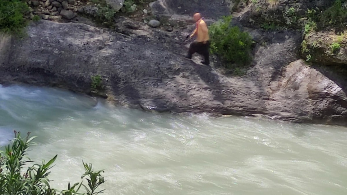 Serinlemek için çaya girdi, kayıplara karıştı