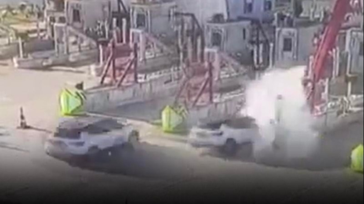Gişelere çarpan otomobildeki karı-kocayı ölüm ayırdı