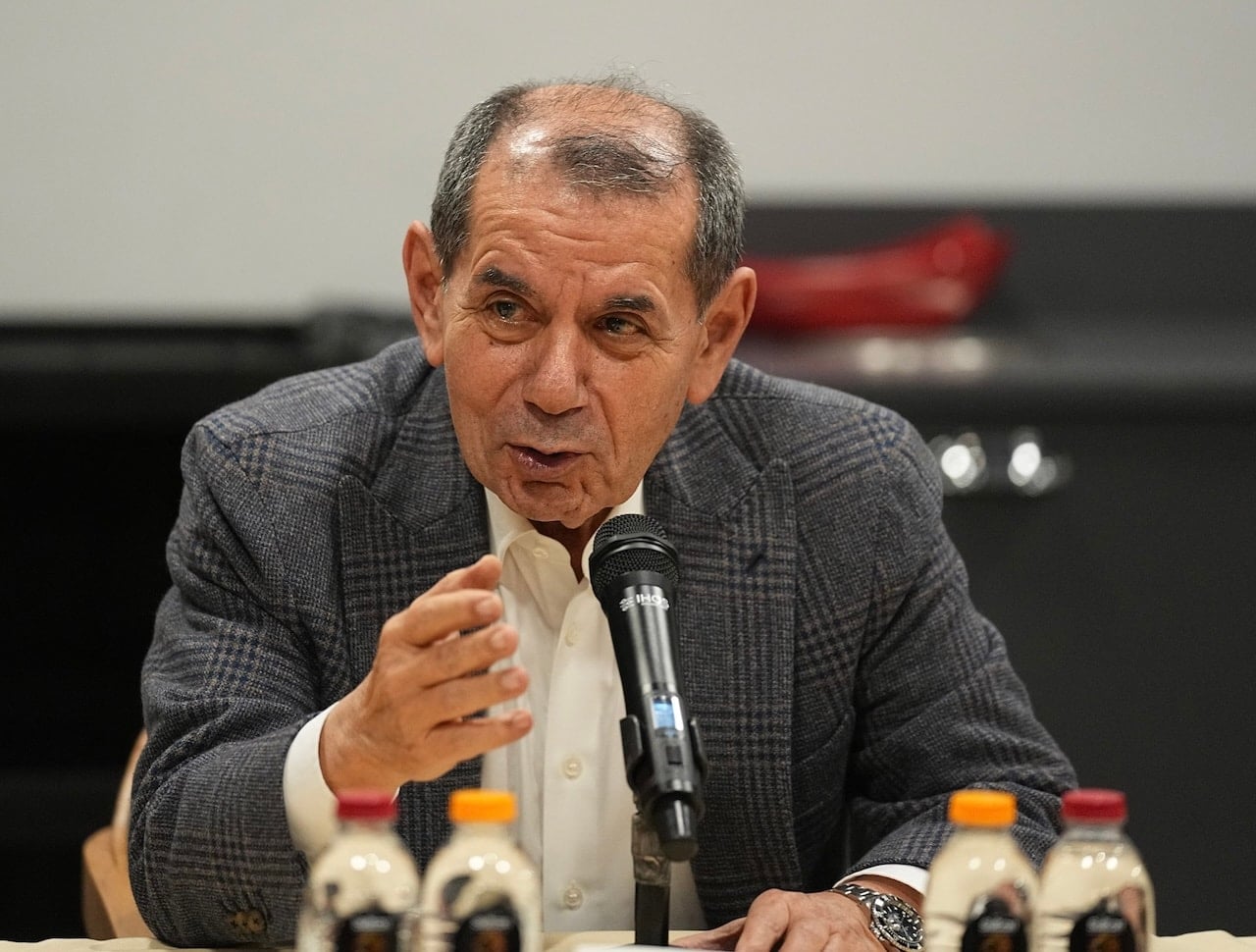 Dursun Özbek gururla sunar