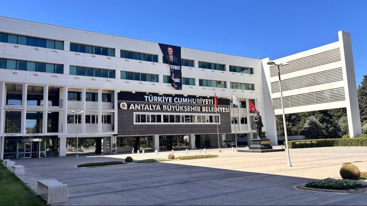 Antalya Büyükşehir Belediyesi'ne yönelik soruşturmada 14 tutuklama