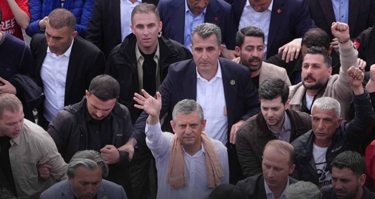 SON DAKİKA | Özgür Özel Meclis'e yürüyor