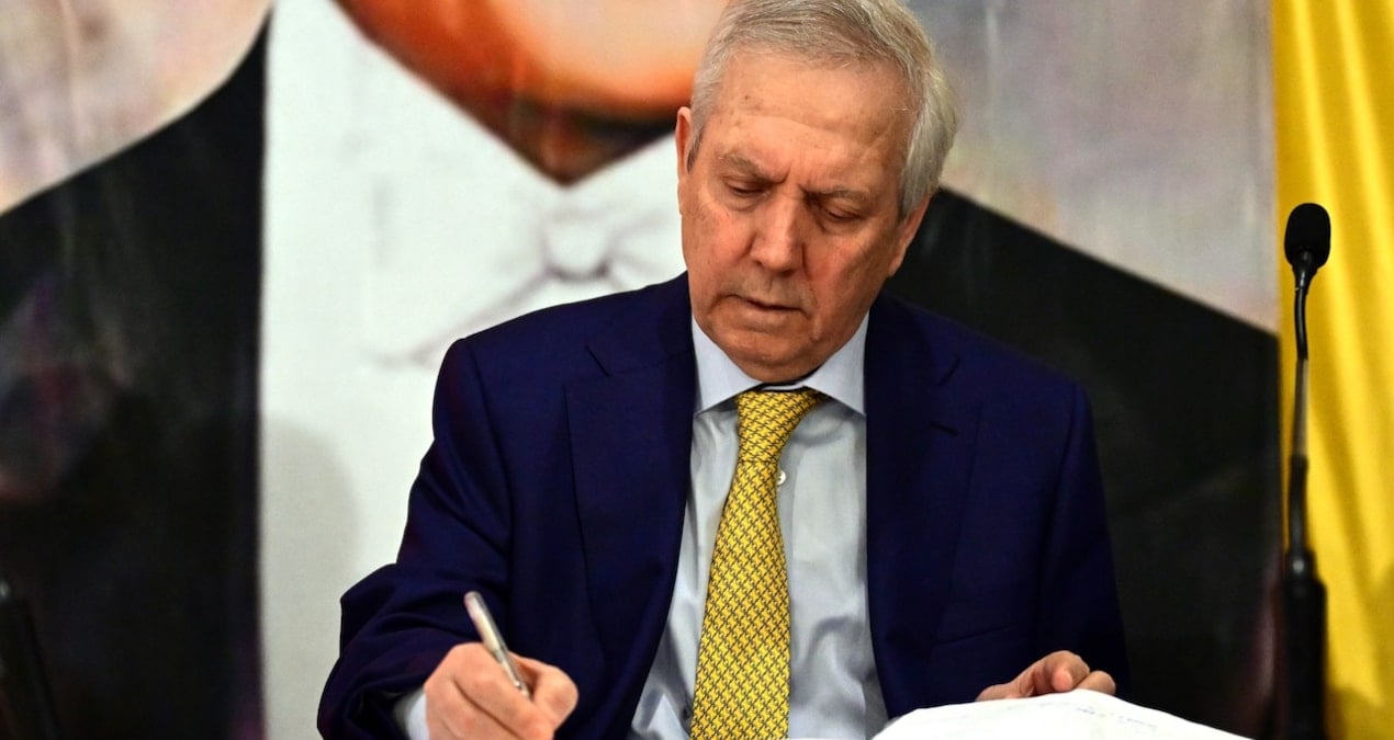 Aziz Yıldırım'dan forvet ve teknik direktör açıklaması! İlk defa tarih verdi
