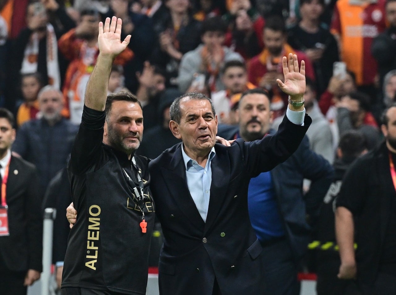 Dursun Özbek ve Okan Buruk başarıdan başarıya koşuyor! Biz ikimiz siz hepiniz