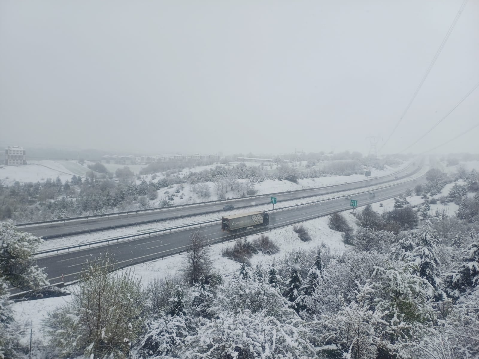 Bolu'da kar ulaşımı aksattı