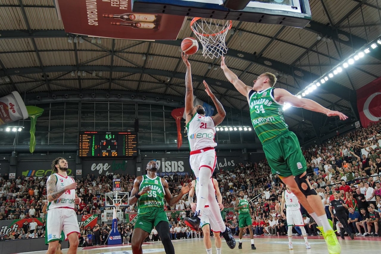 Basketbolda küme düşen takım son saniyede belli oldu