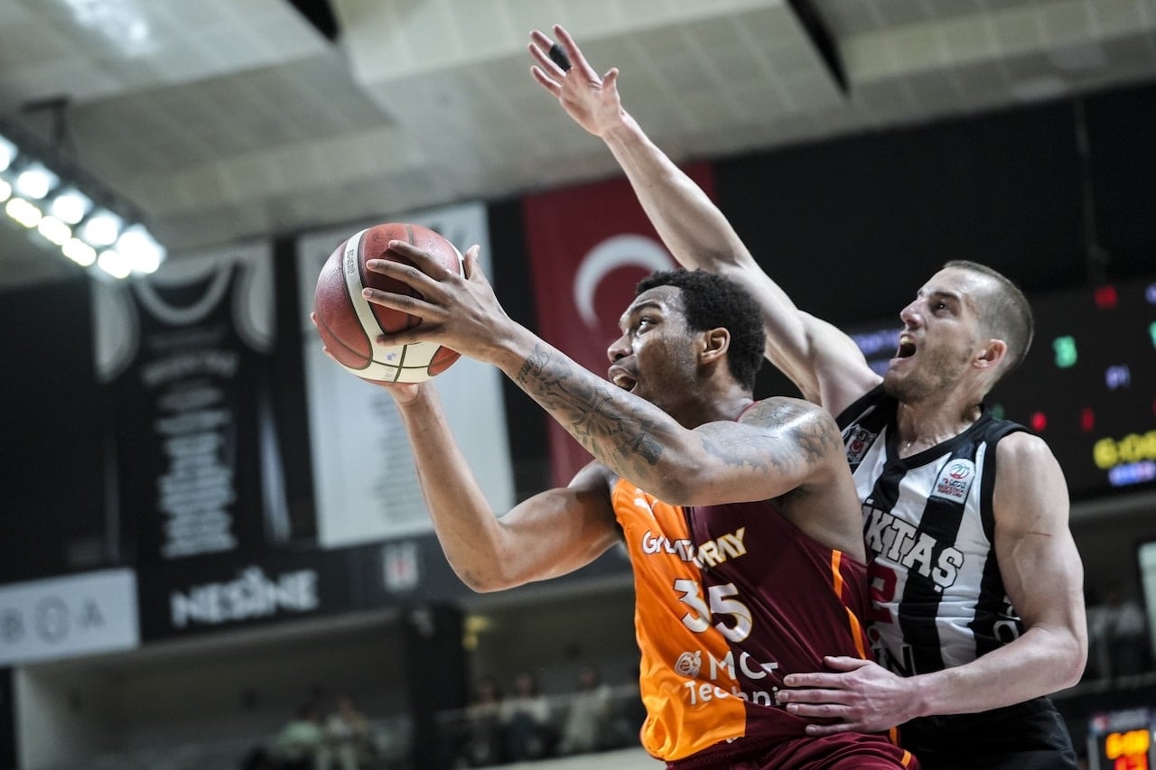Potada derbi Galatasaray’ın