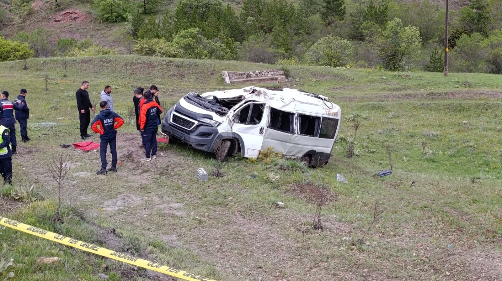 Yozgat'ta öğrenci servisi devrildi; Çok sayıda ölü ve yaralı var