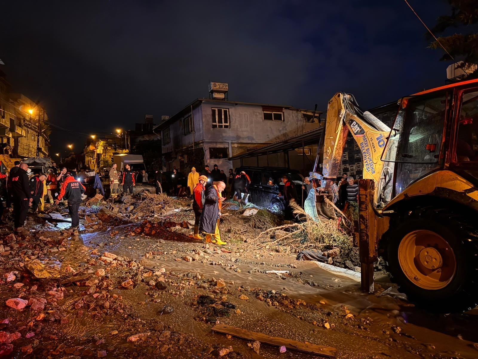 Son dakika.. Hatay'ı sel vurdu! 1 can kaybı