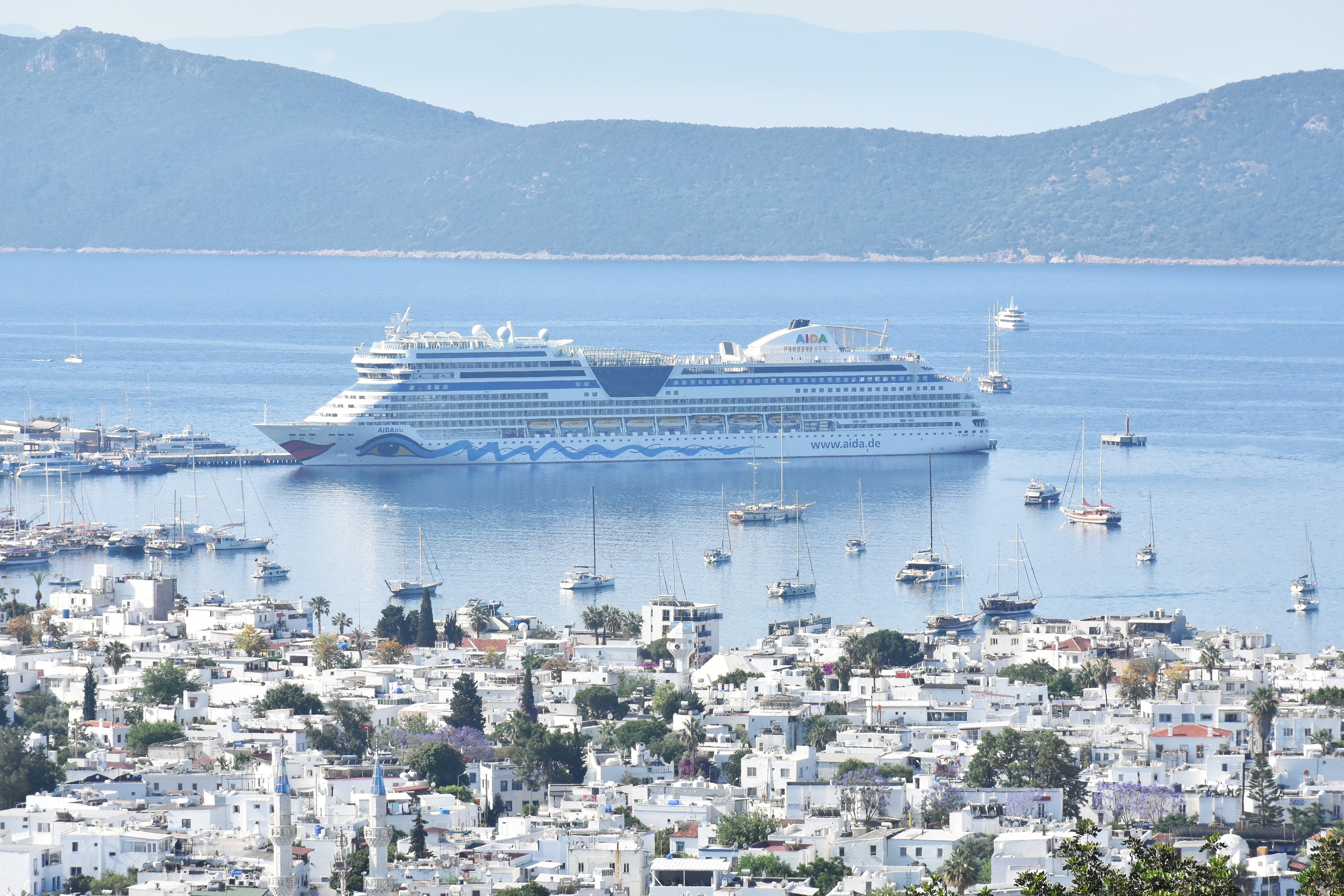 Bodrum’a kruvaziyer ile 2 bin 377 yolcu geldi