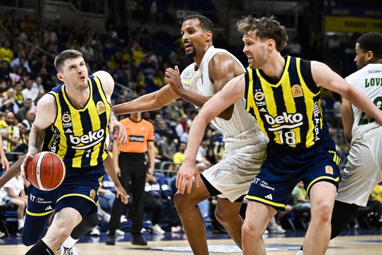 Fenerbahçe seride avantajı kaptı