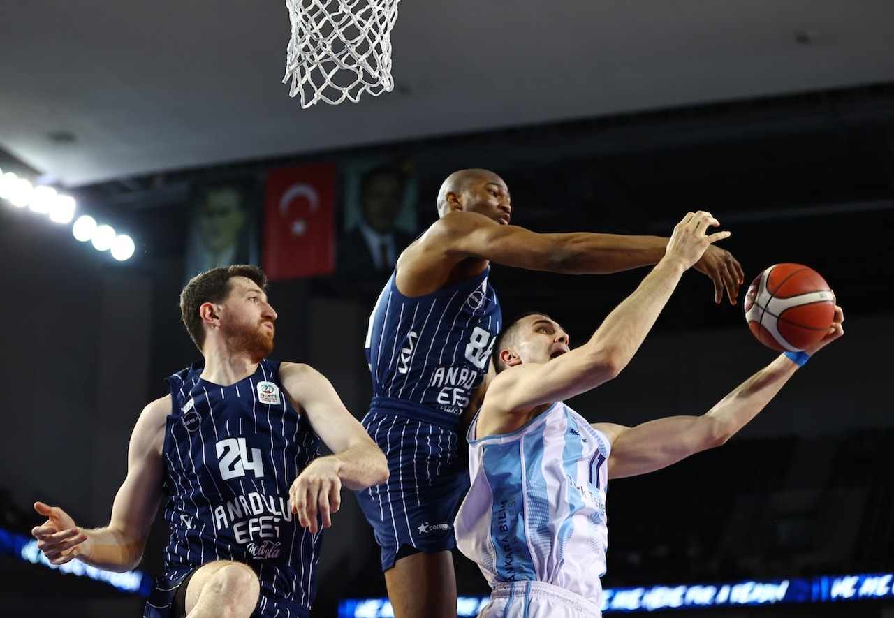 Anadolu Efes yarı finalde