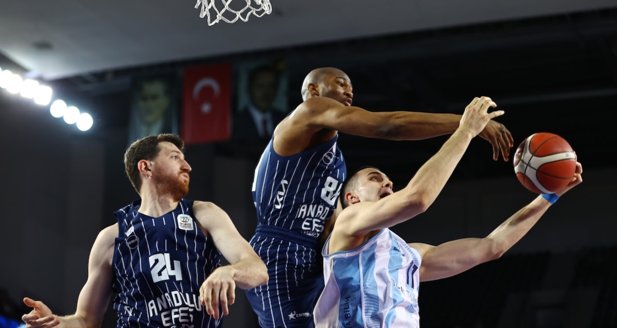 Anadolu Efes yarı finalde