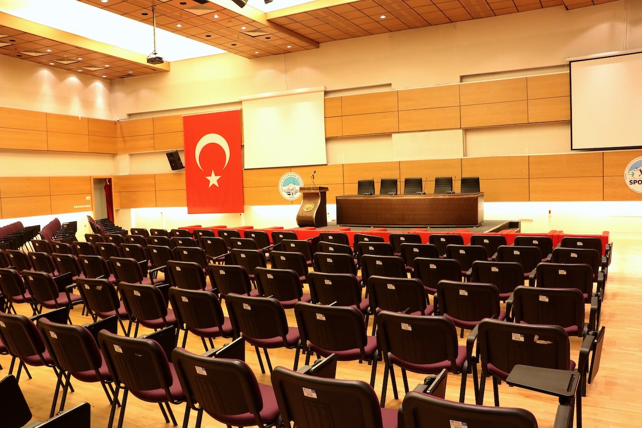 Kayserispor'da salon boş kaldı, seçim ertelendi