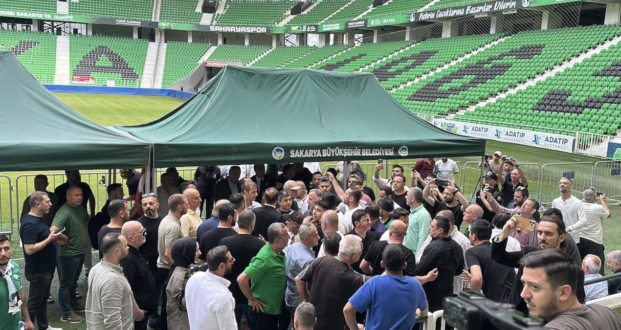 Sakaryaspor'da yaşanan gerginlik genel kurulu erteletti