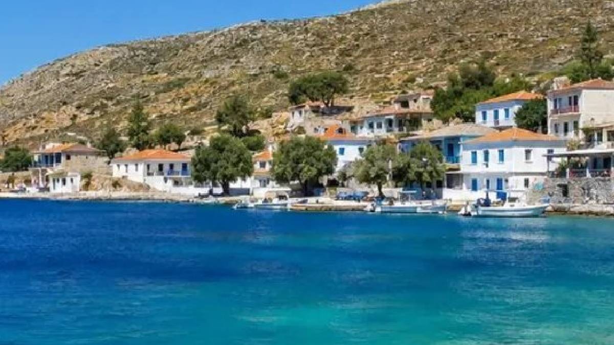 Komşuda koca ada sudan ucuza satışa çıkarıldı