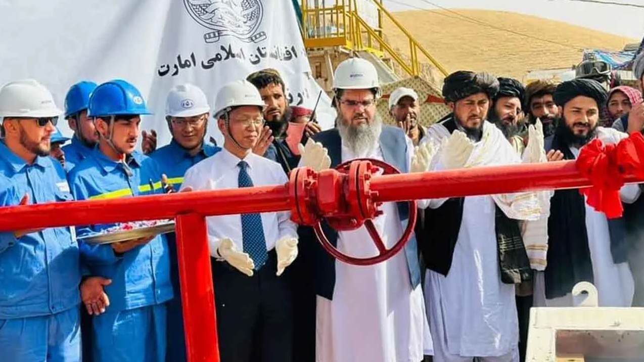 Önüne geleni yasaklayan ülke kuyu üstüne kuyu açıyor: Petrol devi olacaklar