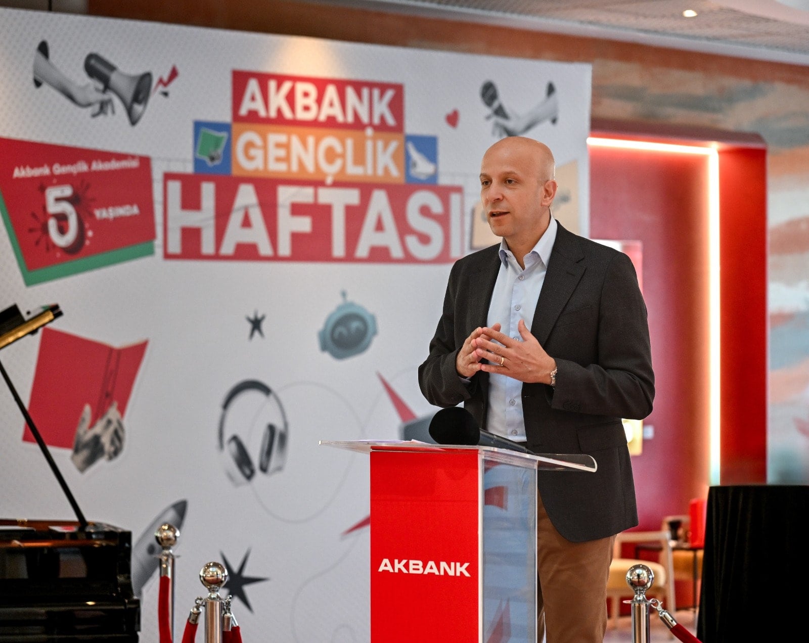 Akbank Gençlik Akademisi 5 yılda yaklaşık 360 bin gence ulaştı