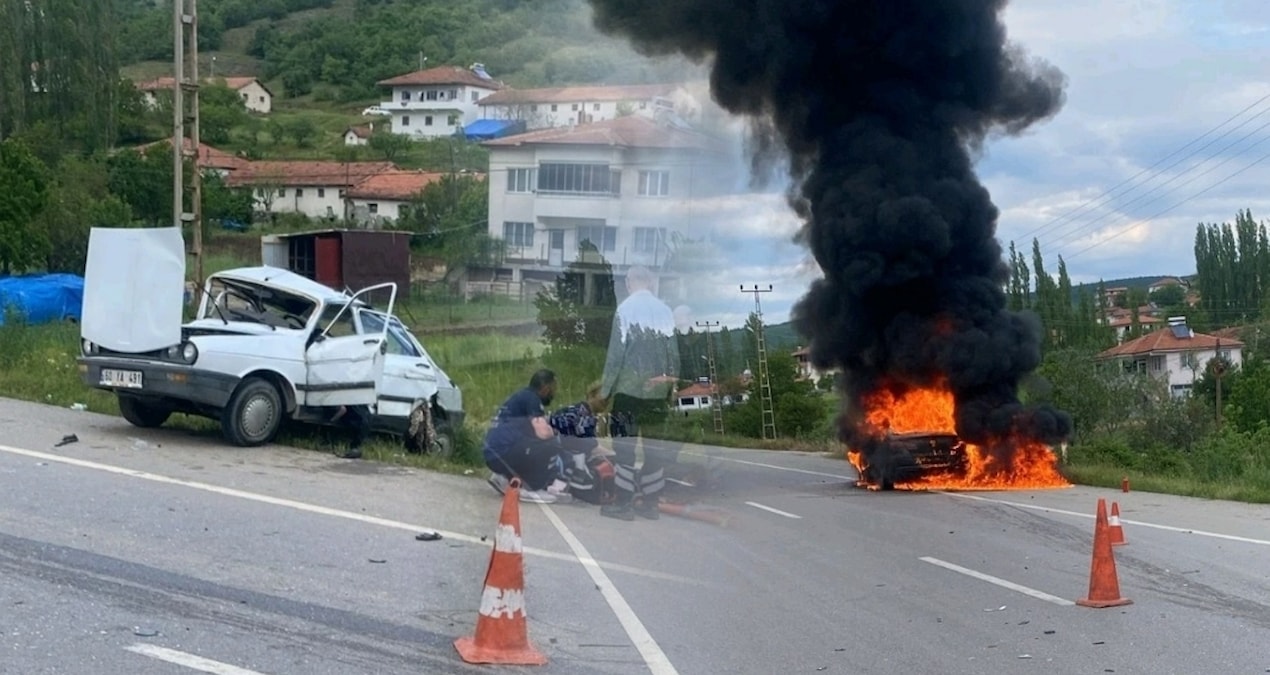 Kavşakta facia: Dede ve torunu yaşamını yitirdi, 2 kişi yaralandı