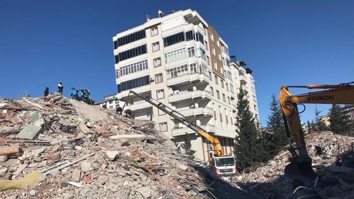 Depremde 148 kişiye mezar olan Hamidiye Sitesi'nde karar