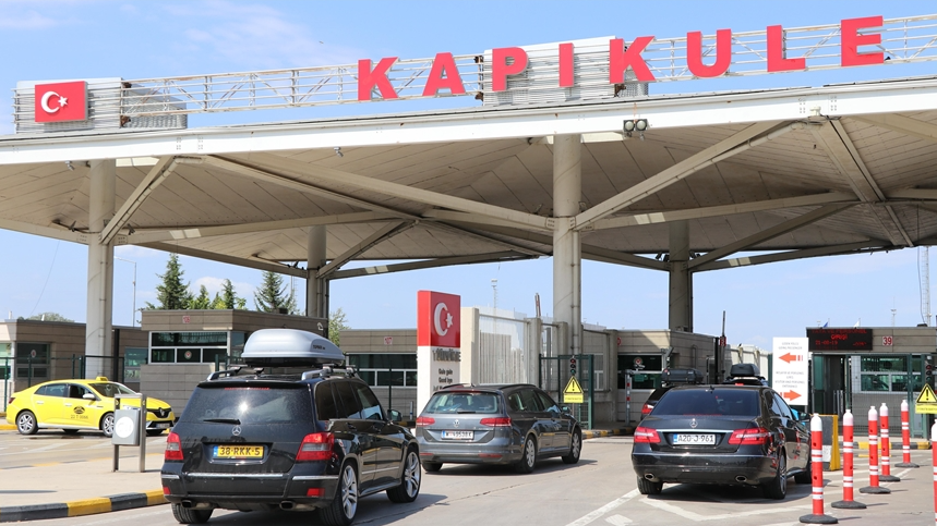 Türkiye'ye getirirken gümrüğe takılıyorlar: Çikolataya bile limit getirildi