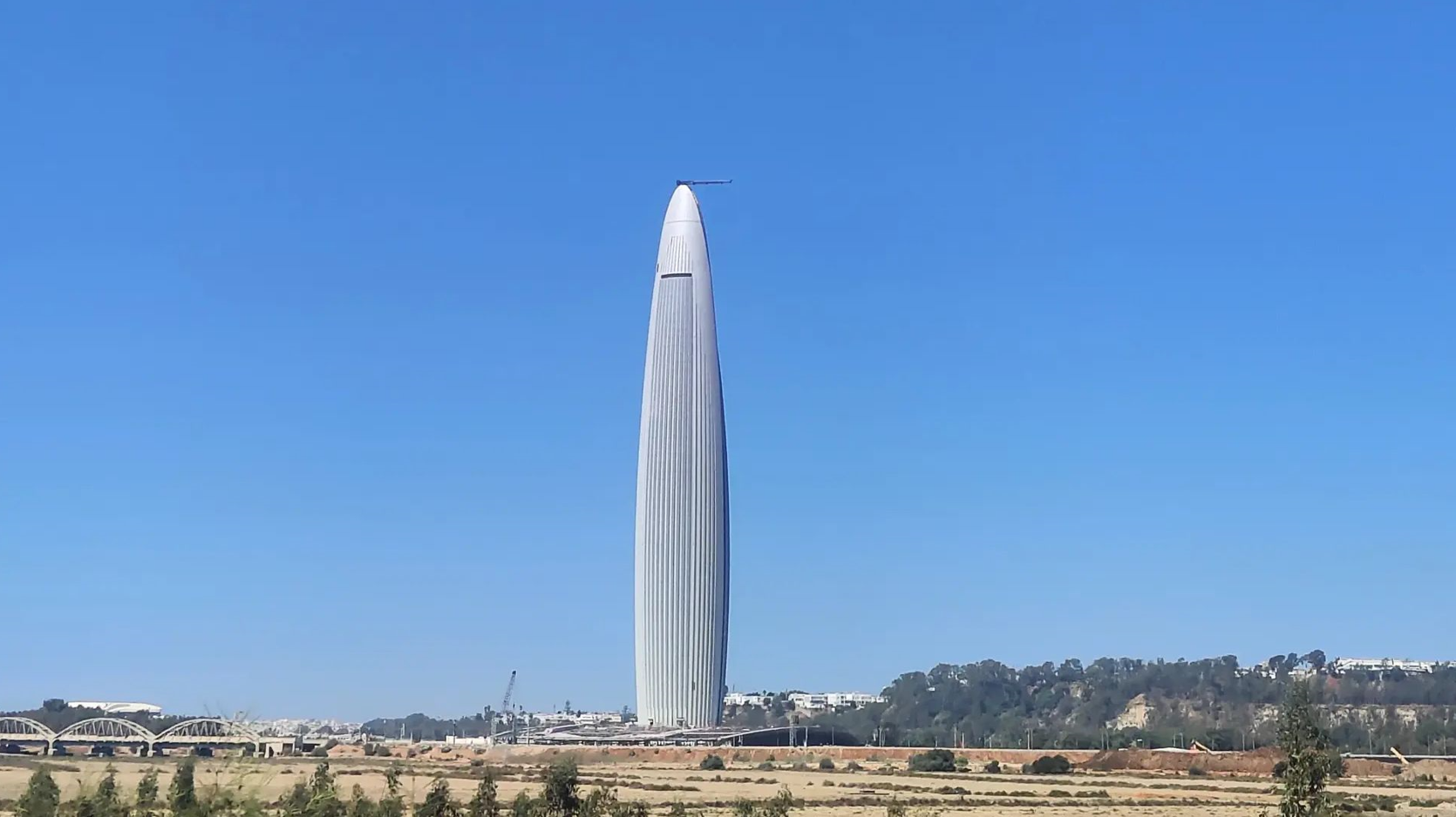 Rokete benzeyen gökdelen ülkenin değil kıtanın en yüksek binası oldu