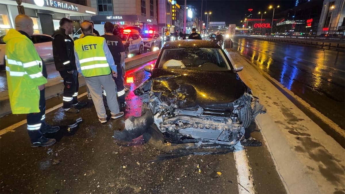 Avcılar’da zincirleme kaza: 2 yaralı