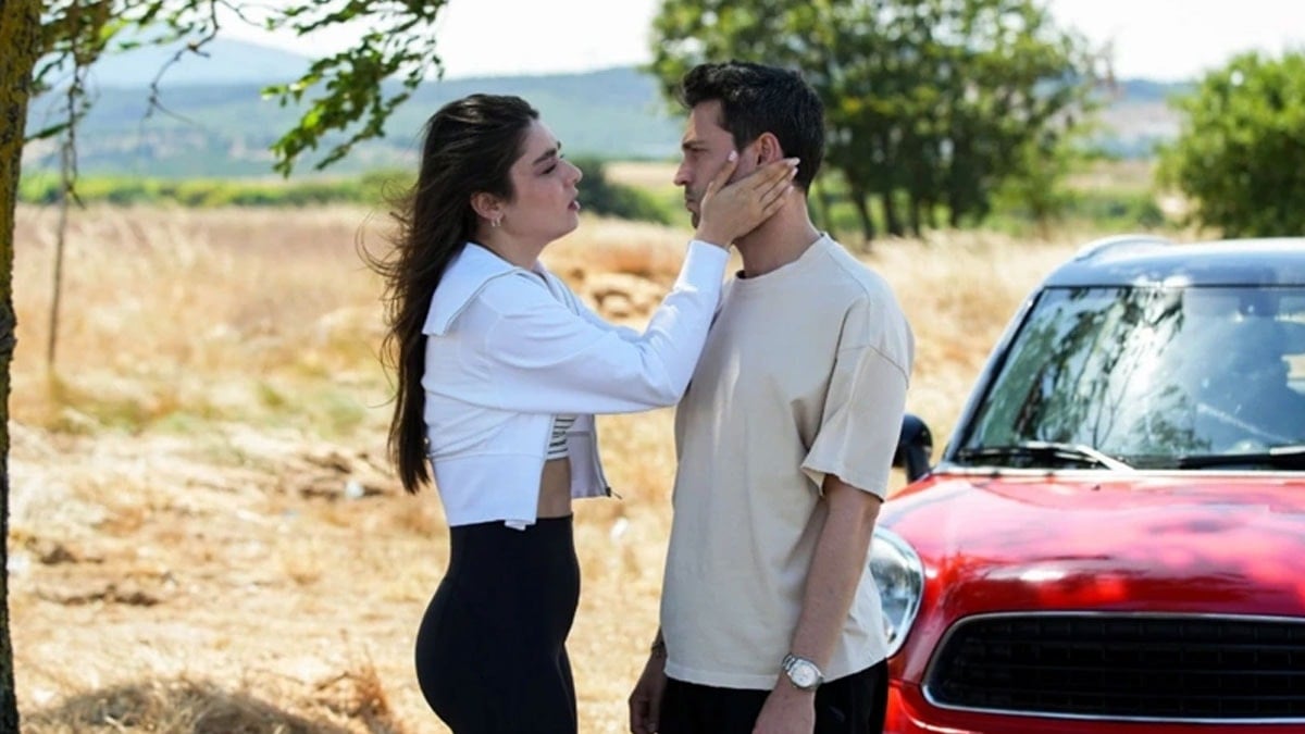 Ekin Koç ve Ayça Ayşin Turan 3. kez aynı projede! İşte ilk paylaşım