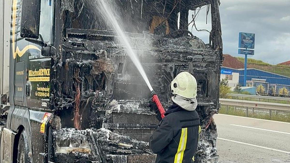 Kırıkkale’de seyir halindeki TIR'da çıkan yangın söndürüldü