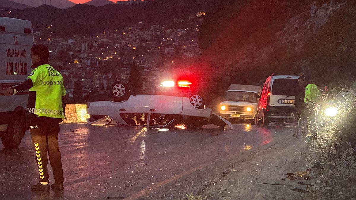 Muğla’da korkutan kaza: Takla atan otomobil uçuruma Mmtreler kala durdu