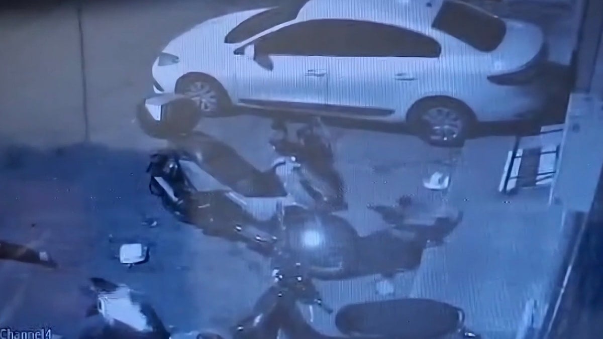Beyoğlu’nda motosiklet kundaklama: 4 araç kullanılamaz hale geldi, 1 tutuklama