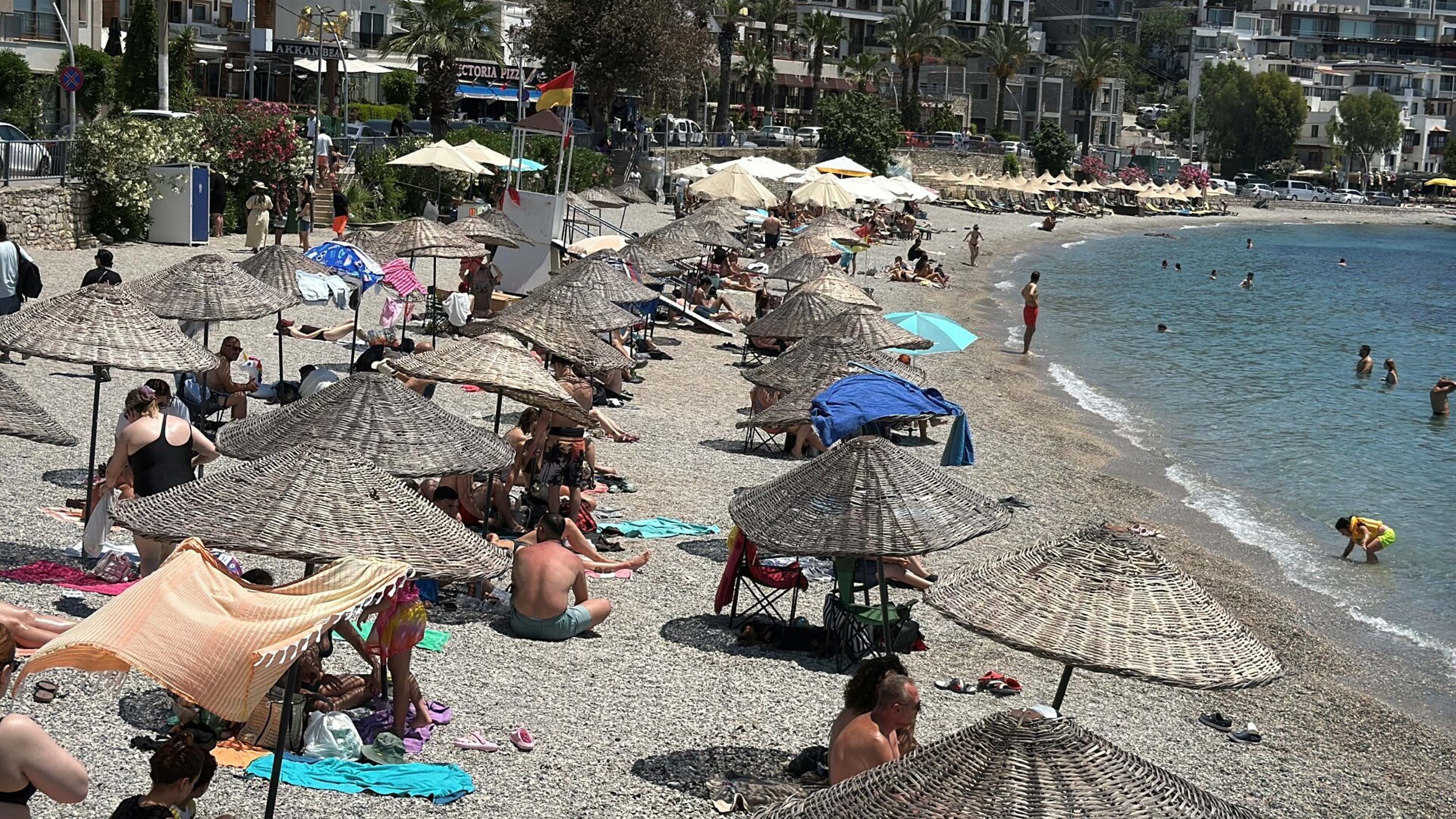 Bodrum'da bayram tatilinde sahillerde yoğunluk