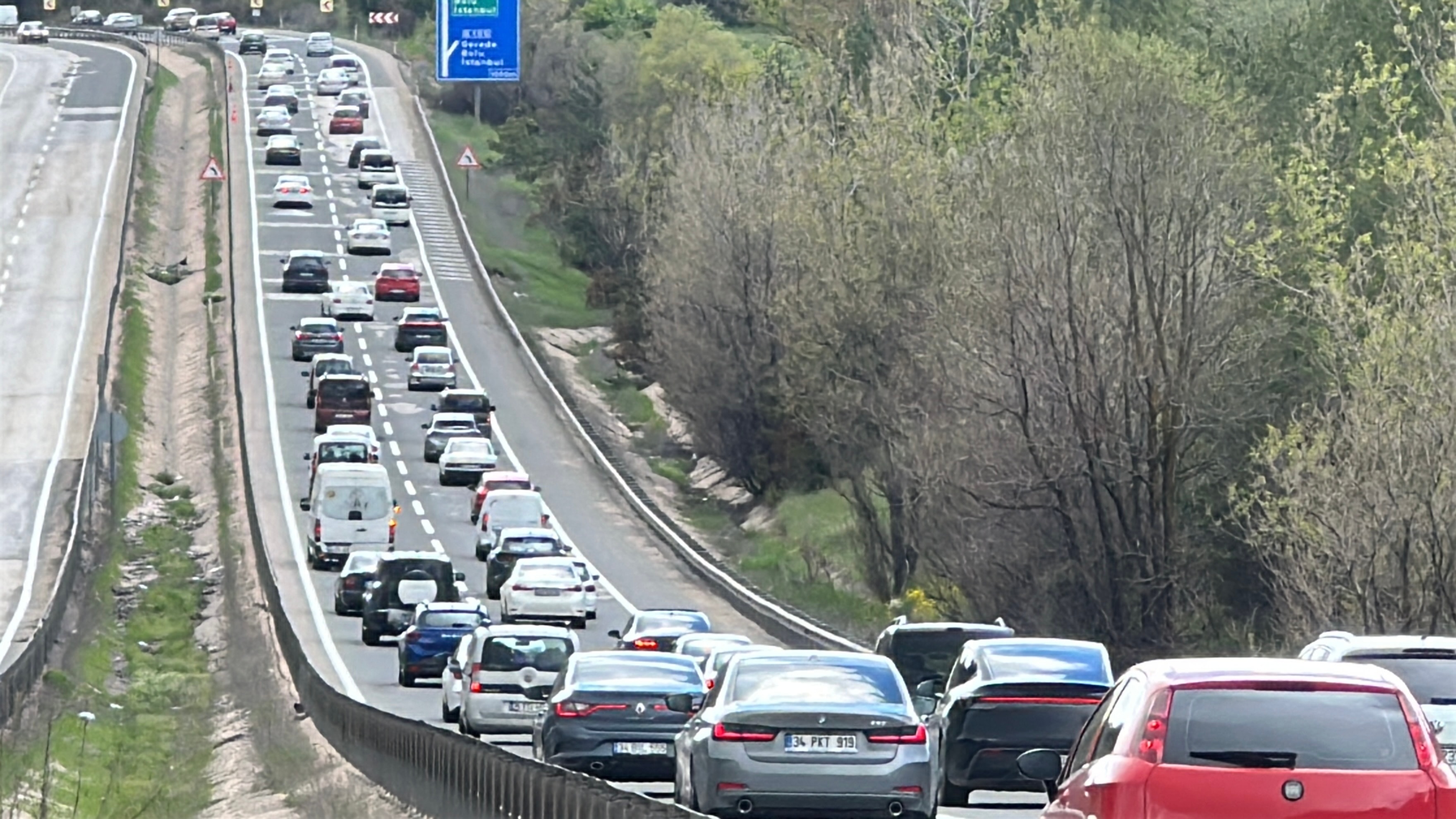 Tersine göç başladı! İstanbul'a dönüş yolları tıkandı