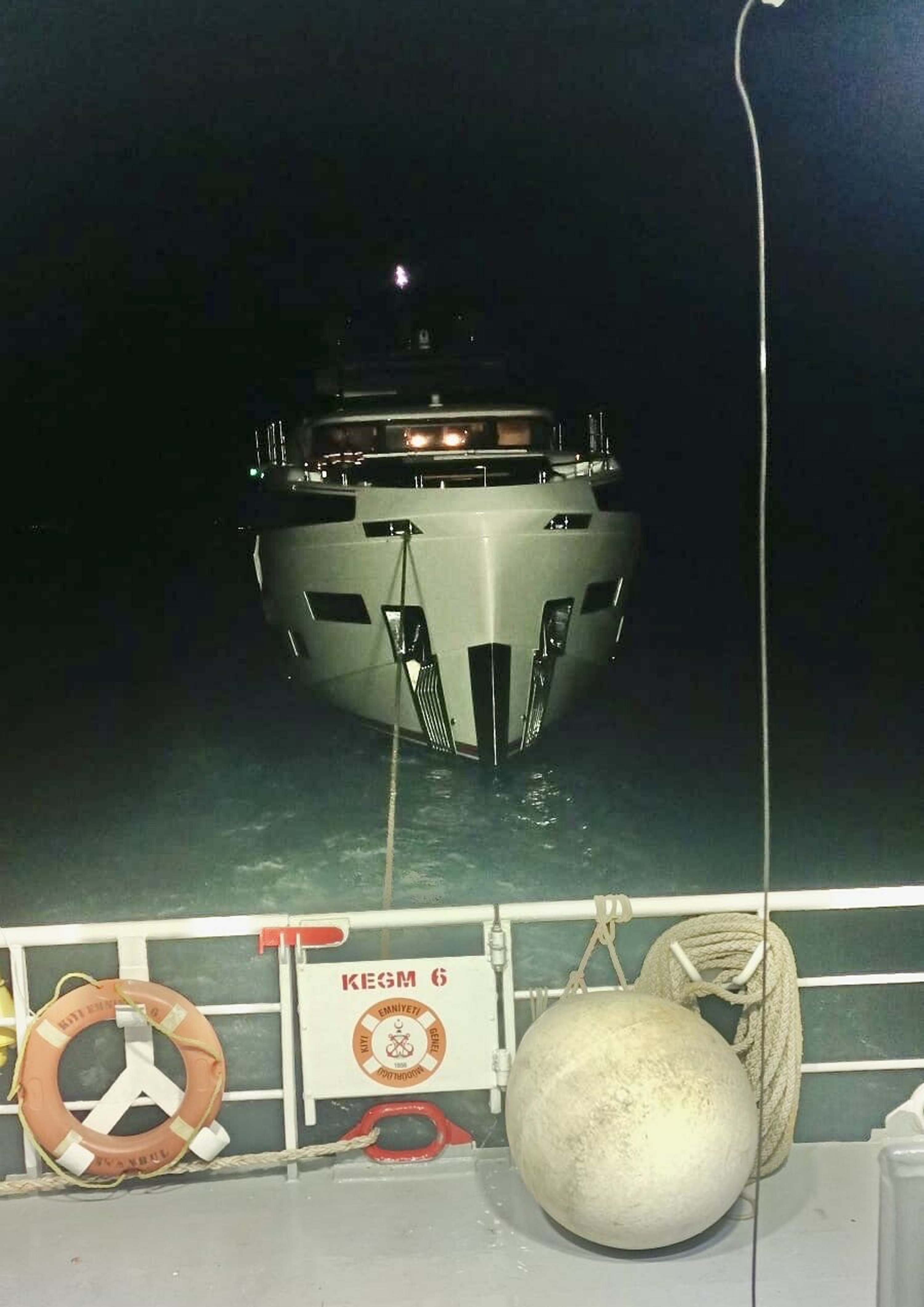 Çanakkale Boğazı'nda panik! Sürüklenen teknedeki 4 kişi kurtarıldı