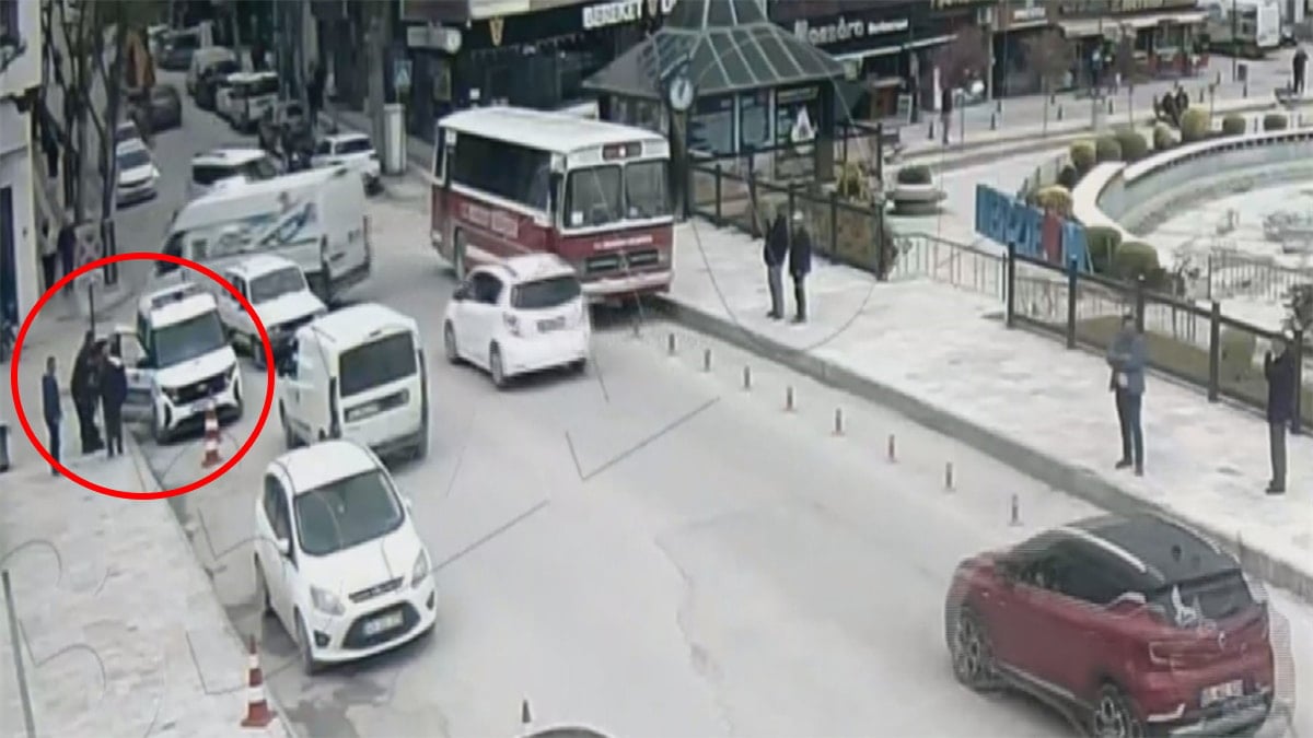 Polislerin ‘heimlich’ manevrası ile hayata tutundu