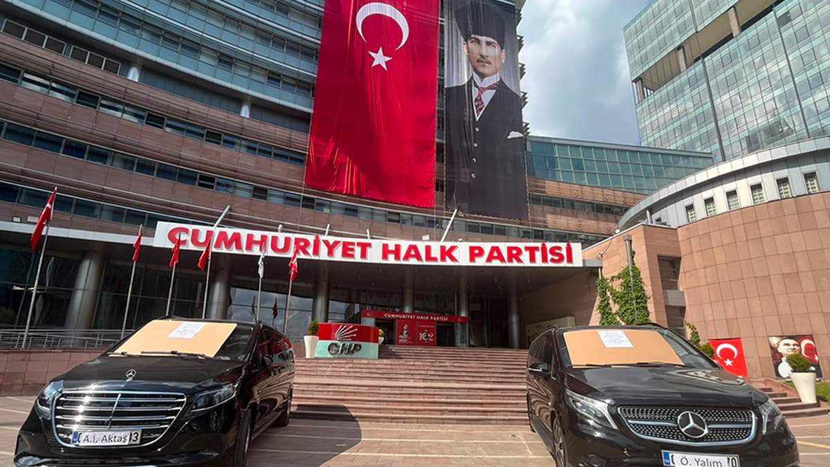 ‘Uzlaşı’ açıklaması sonrası Kılıçdaroğlu 2 aracı satışa çıkardı!