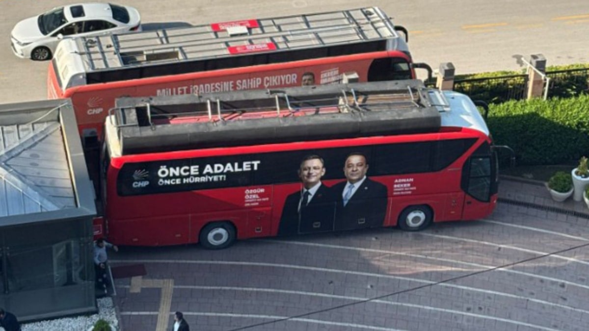 CHP otobüsleriyle barikat kuruldu TOMA'lar giremedi