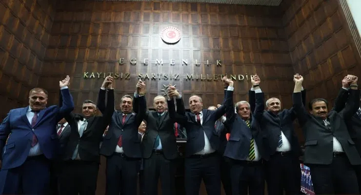 AKP'nin etkili ismi bile belediye başkanı transferlerine isyan etti: Halkın şöyle diyeceğini mi düşünüyorsunuz?
