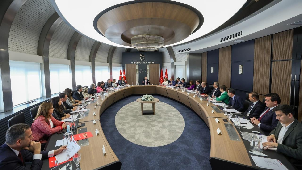 Ankara'da hareketli saatler: Özgür Özel'den yeni hamle