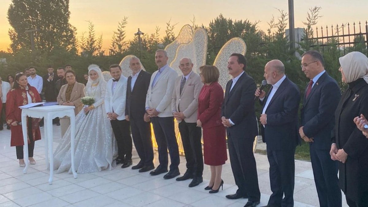 Düğününe bakan ordusu katılan 'damat' rüşvetten gözaltında