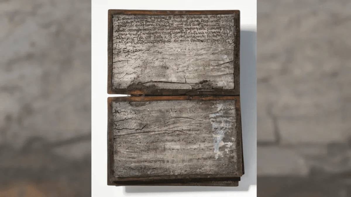 Tuvaletten zambak motifli sır: 800 yıllık balmumu defter bulundu
