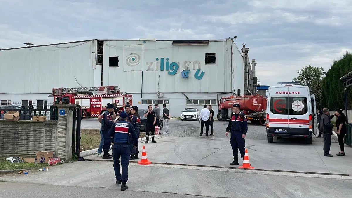 Sakarya Hendek’te fabrikada patlama: Çıkan yangında 8 işçi yaralandı