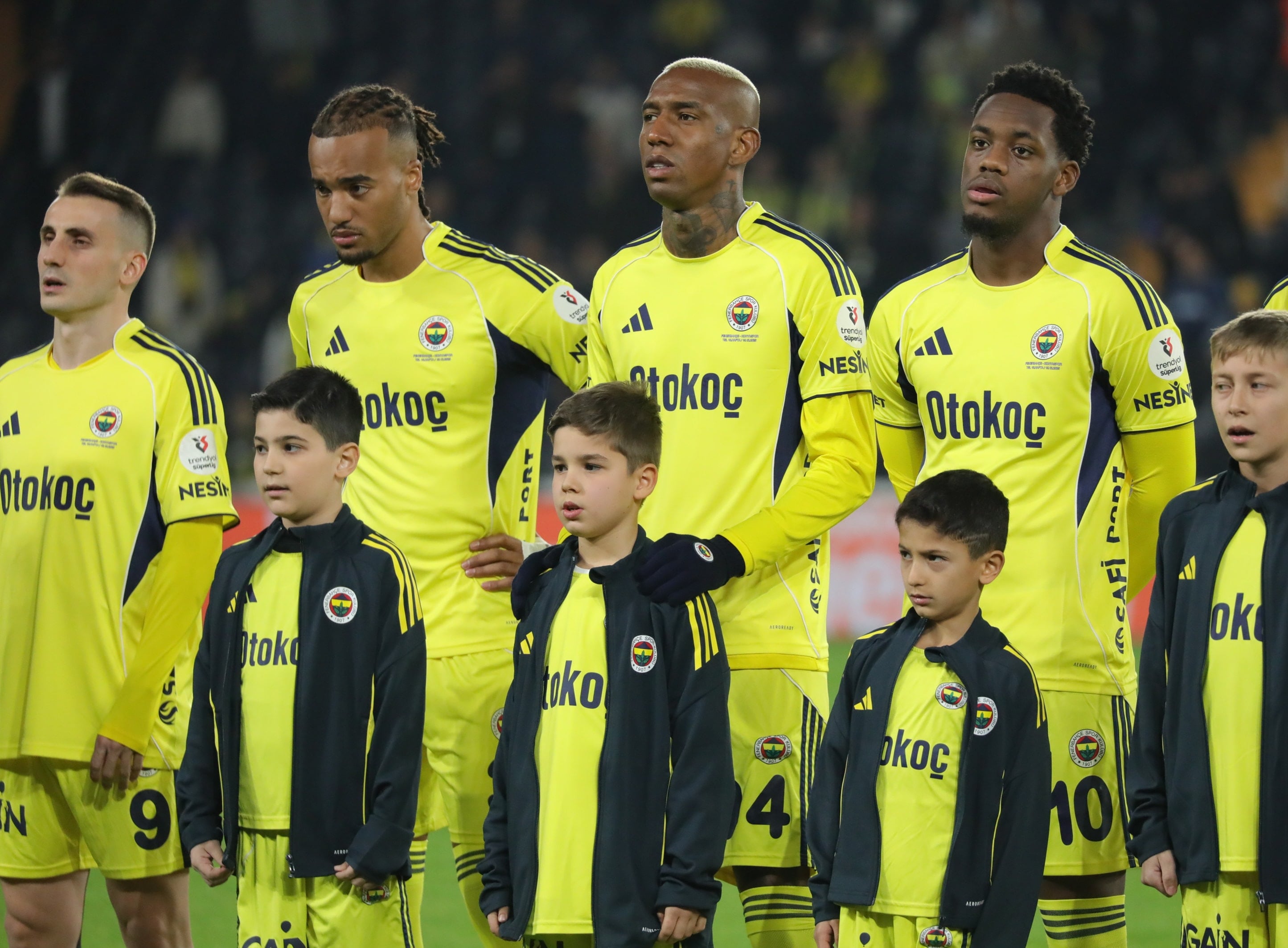 Fenerbahçe'nin eski yıldızı Galatasaray'a haber yolladı! Taraftar çileden çıktı