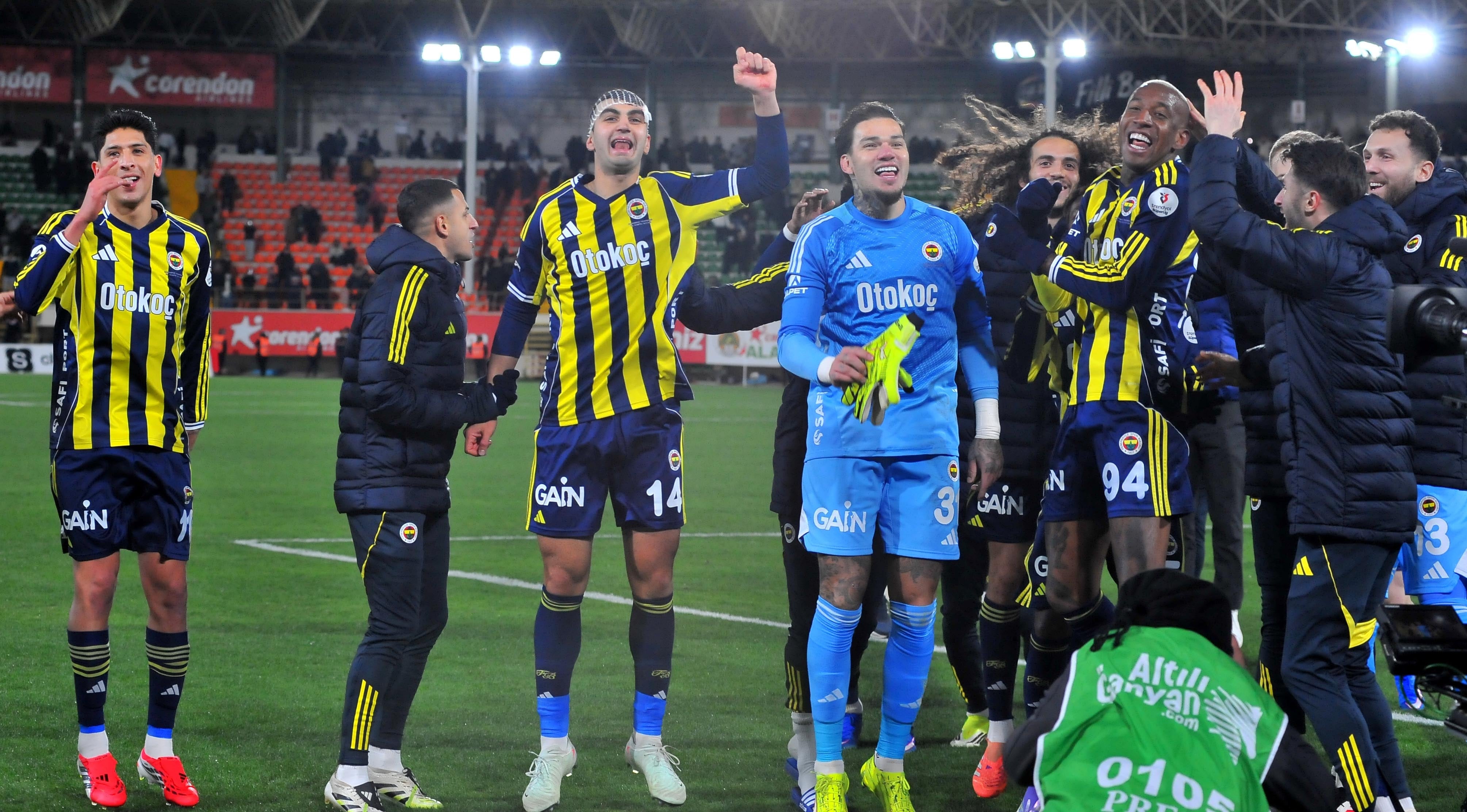 Fenerbahçe'de yabancı krizi, 8 ismin bileti kesildi