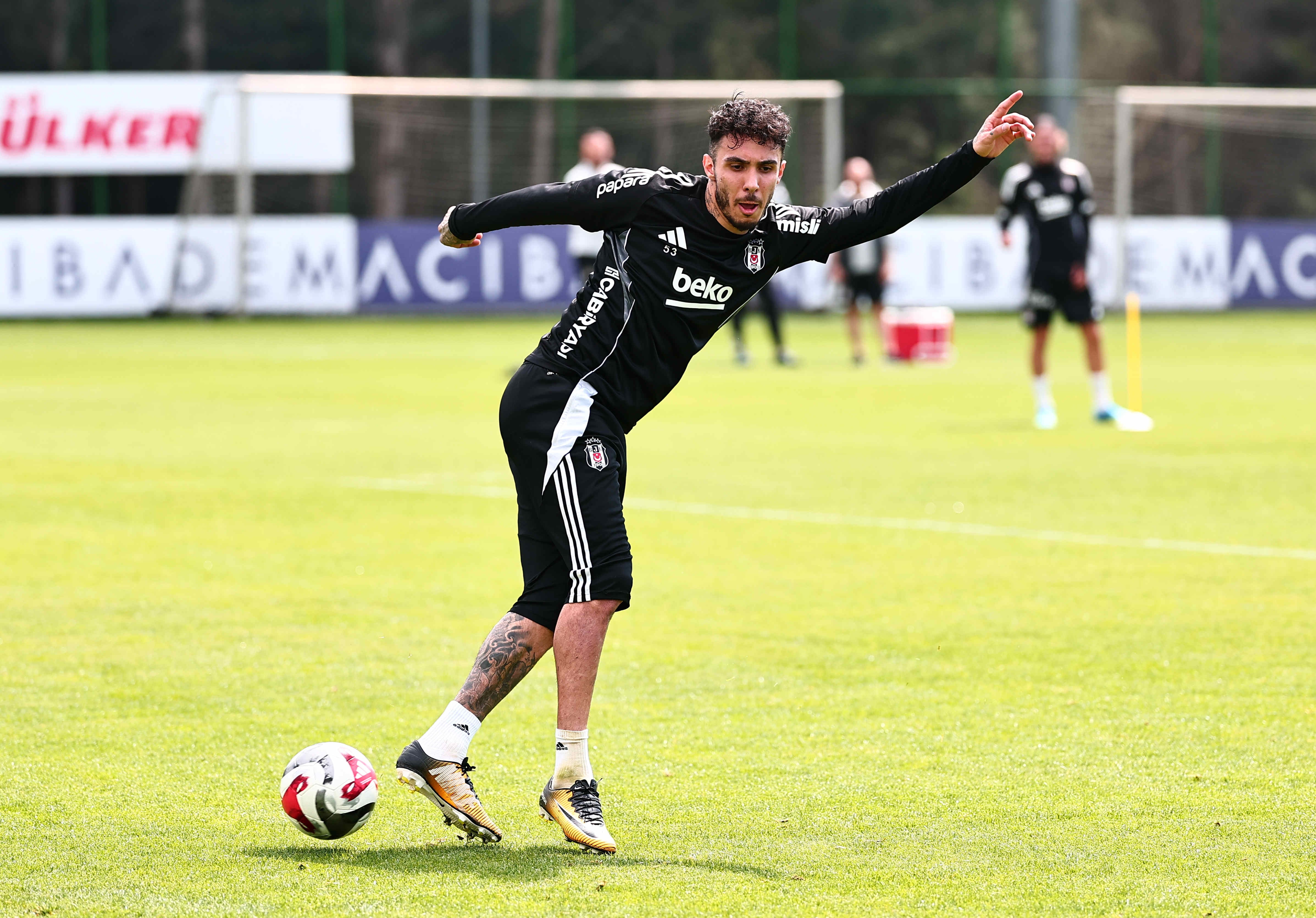 Beşiktaş'ta derbi öncesi Emirhan şoku
