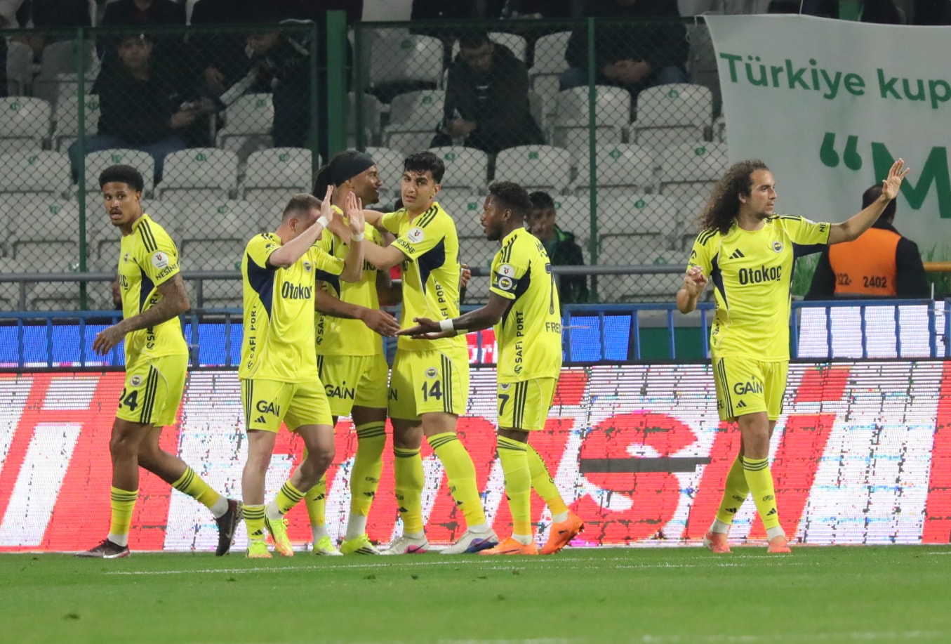 5 kulüp, Fenerbahçe'nin yıldızı için yarışıyor