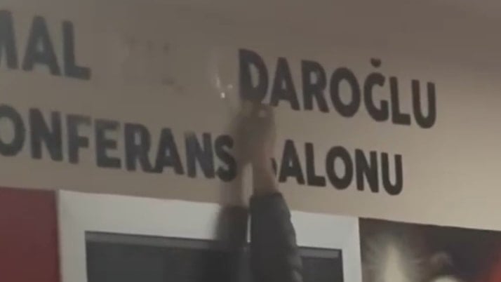 Mutlak butlan tepkisi: Kılıçdaroğlu’nun adı tabeladan söküldü